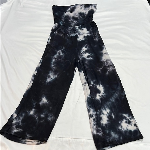 Antistar Black & White Tie Dye Strapless Cropped Jumpsuit w/ Pockets - Picture 1 of 3